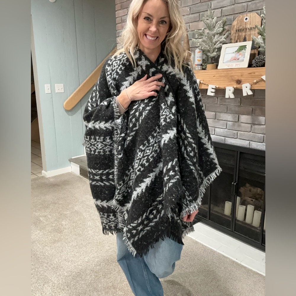 Poncho Cape. Black and white, super warm! Like New!